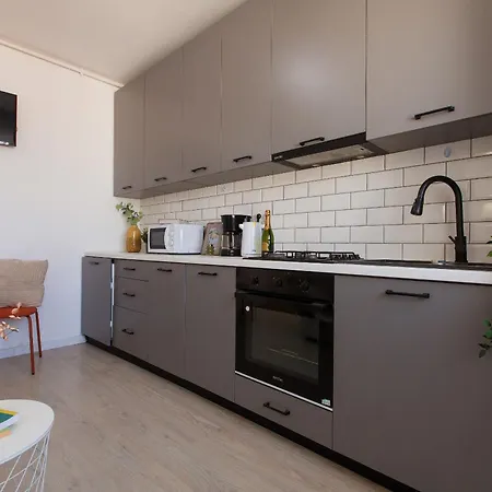 Ivory - Modern Minimalist * Boekarest