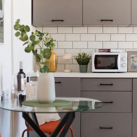 Ivory - Modern Minimalist *