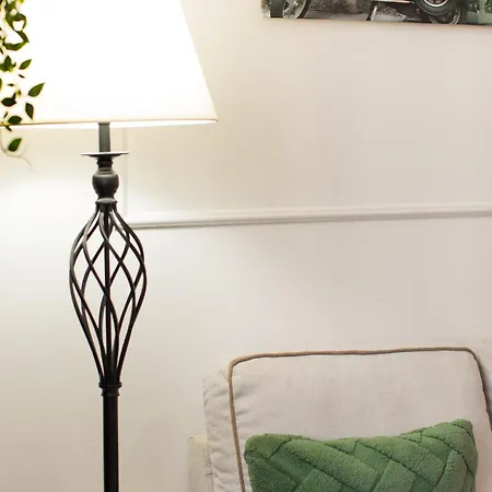 Ivory - Modern Minimalist *