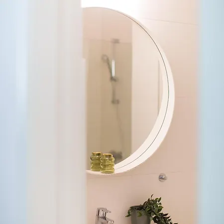 Ivory - Modern Minimalist Apartamento *
