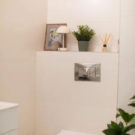 Ivory - Modern Minimalist * Bucarest