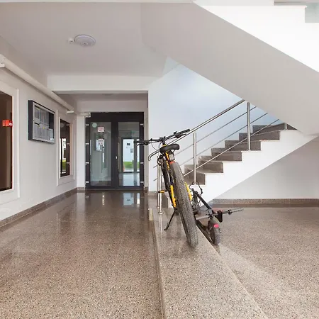 Ivory - Modern Minimalist *