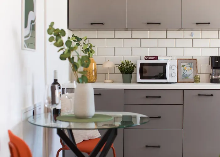 Ivory - Modern Minimalist *