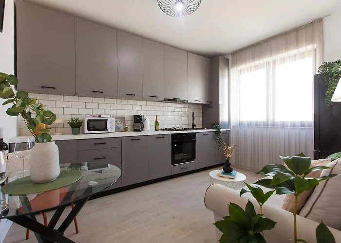 Ivory - Modern Minimalist