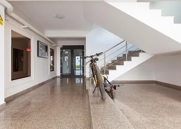 Ivory - Modern Minimalist *