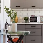 Ivory - Modern Minimalist *