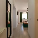Ivory - Modern Minimalist Апартаменти Бухарест