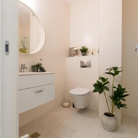 Daire Ivory - Modern Minimalist
