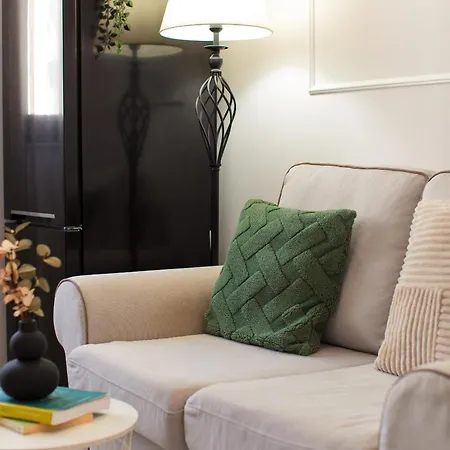 Ivory - Modern Minimalist Daire *